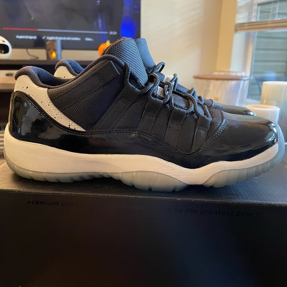 Air Jordan Retro 11 low GS Infrared - Picture 2 of 6